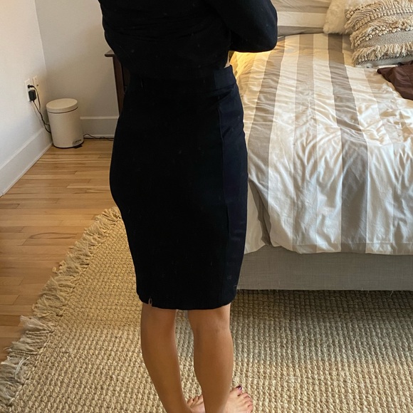 Black skirt - Picture 3 of 3